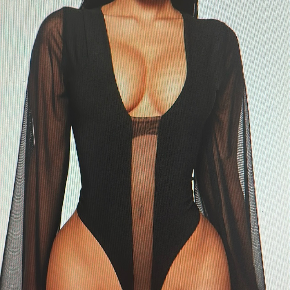 NWT Fashion Nova Bernadette bodysuit- black. Size large.